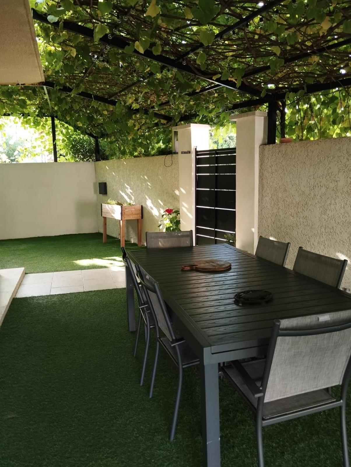 Villa J Et V Bédarrides Dış mekan fotoğraf